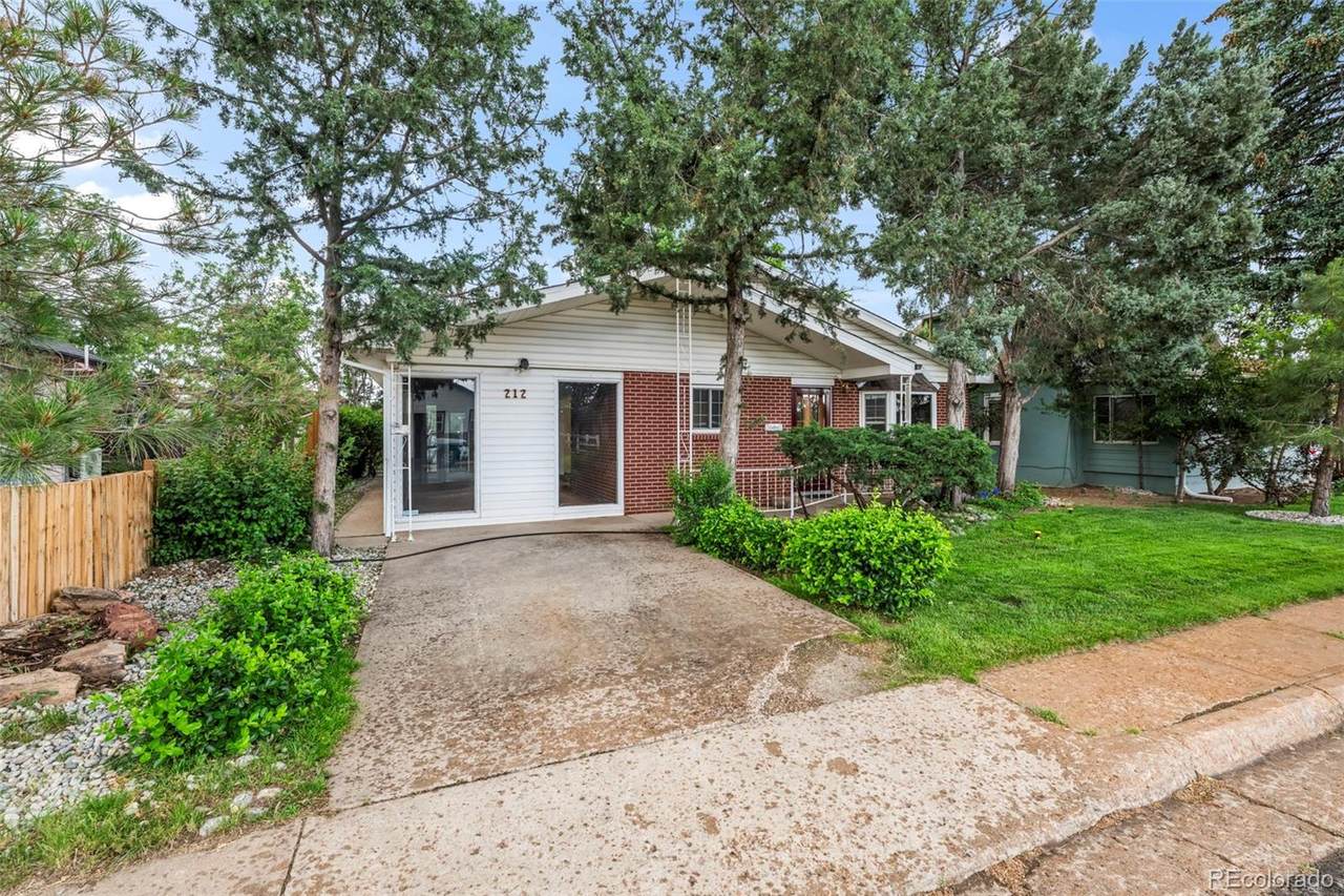212 4th Street - Photo 1