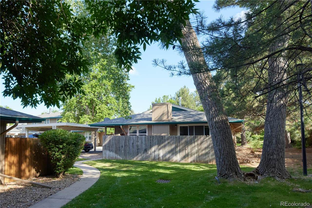 8713 Roundtree Avenue - Photo 1