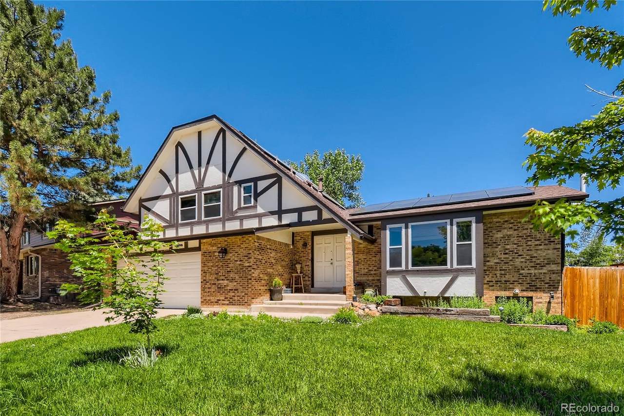 7899 Frost Drive - Photo 1