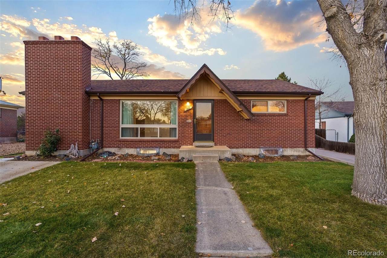 925 108th Avenue - Photo 1