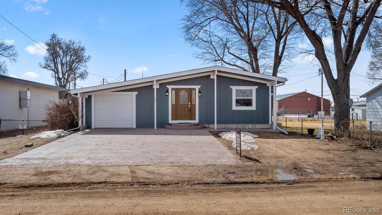 206 8th Street - Photo 1