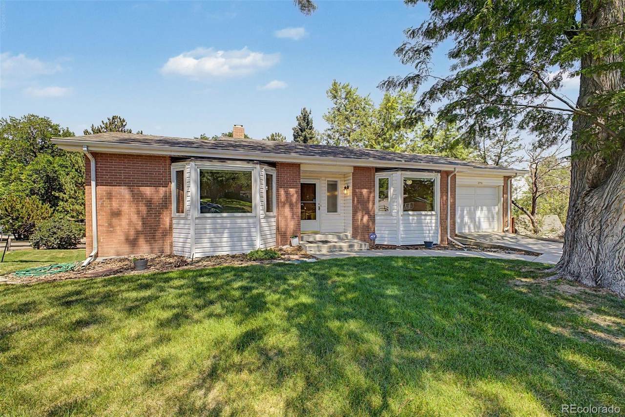 2555 Queen Street - Photo 1