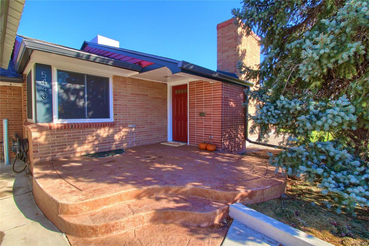 5440 Everett Court - Photo 1