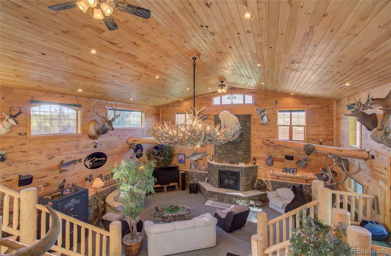 406 Clover Circle - Photo 1