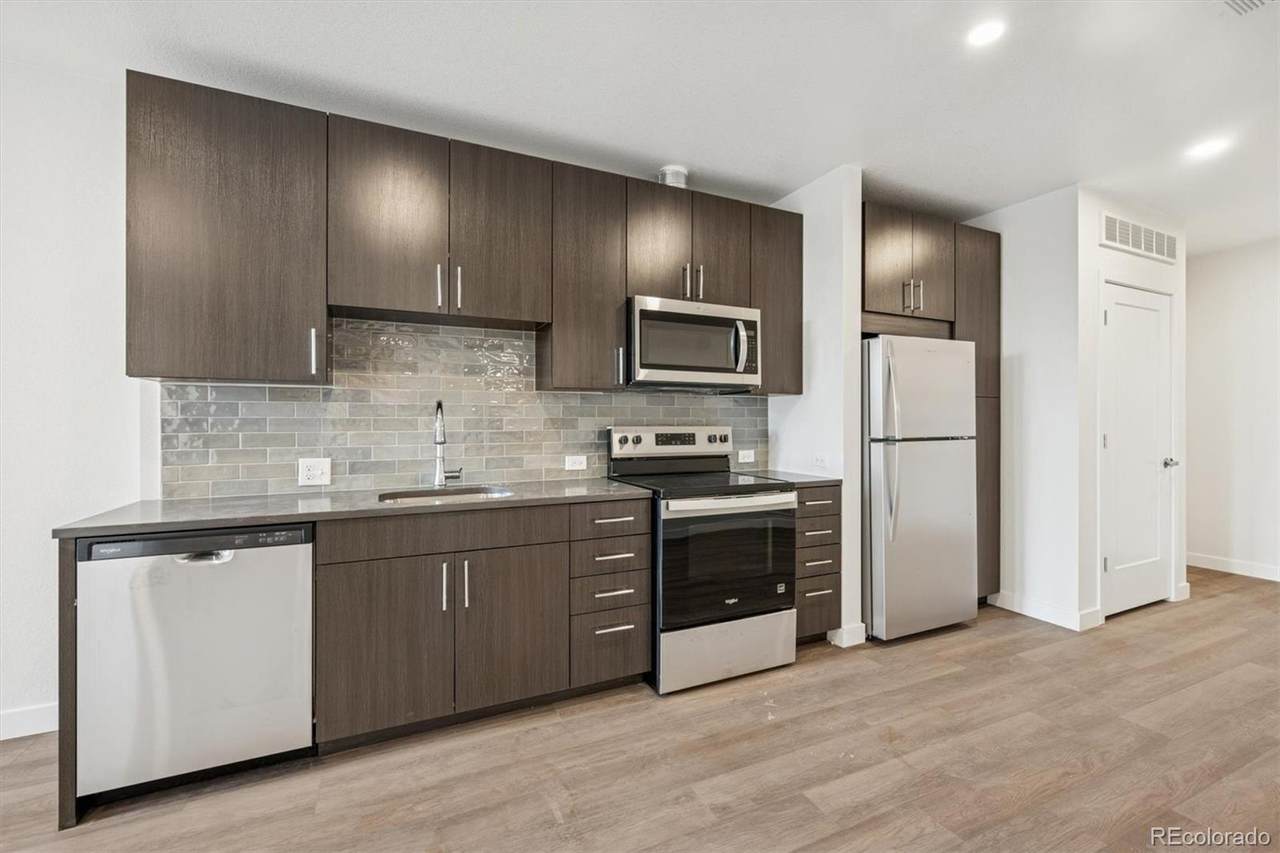639 29th St - Photo 1