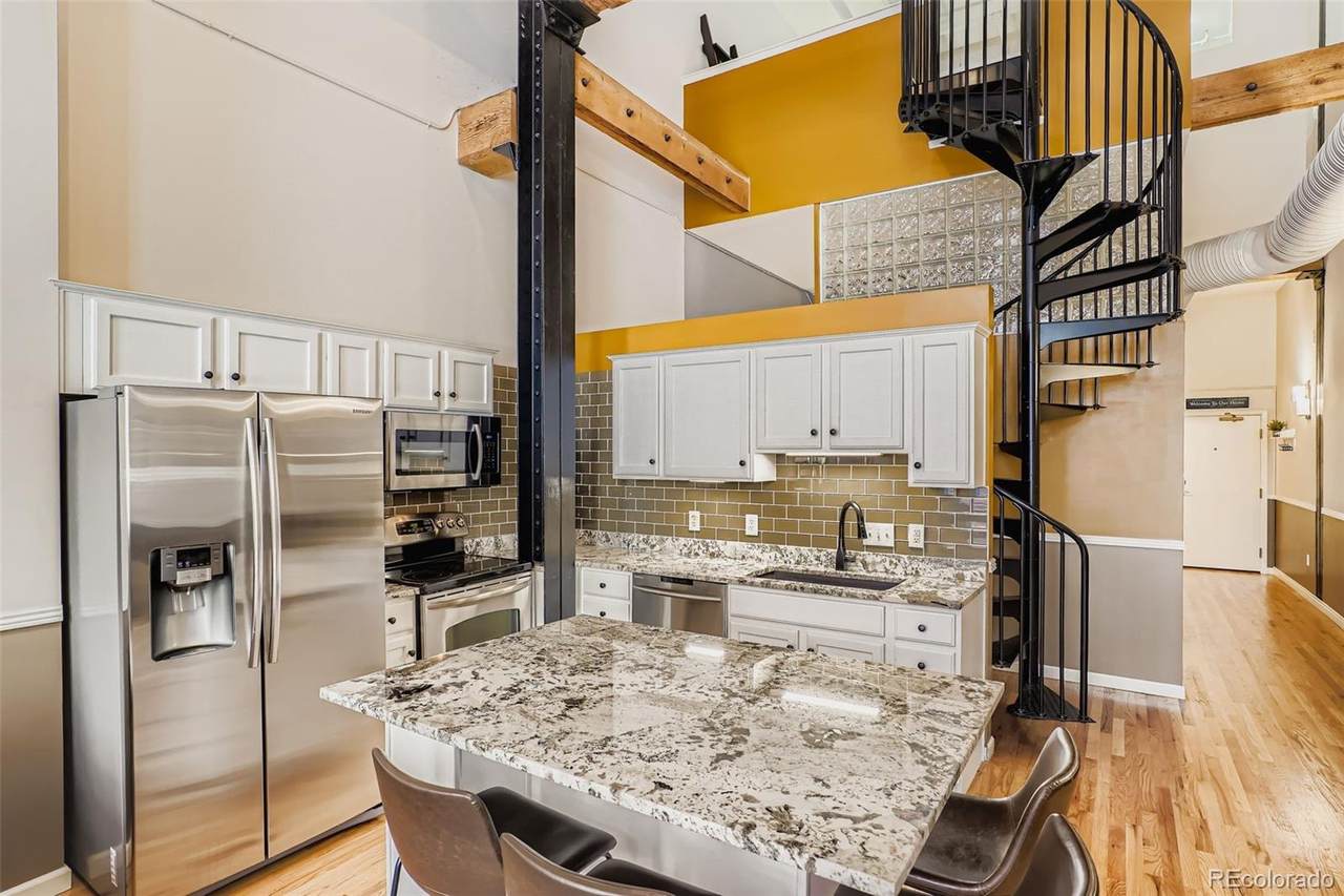 1555 California Street - Photo 1