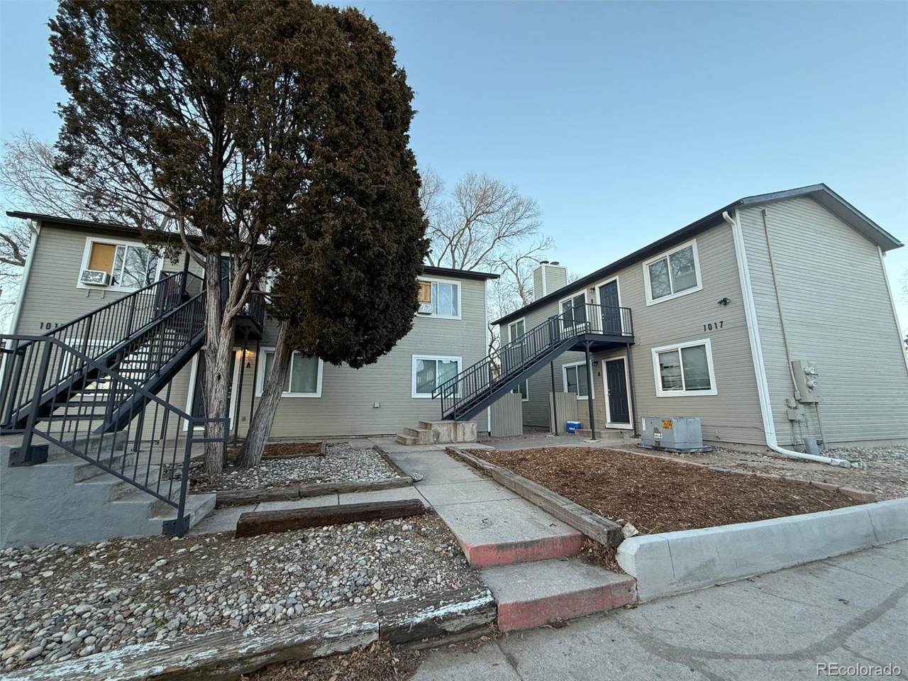 1015-1017 Bennett Avenue - Photo 1