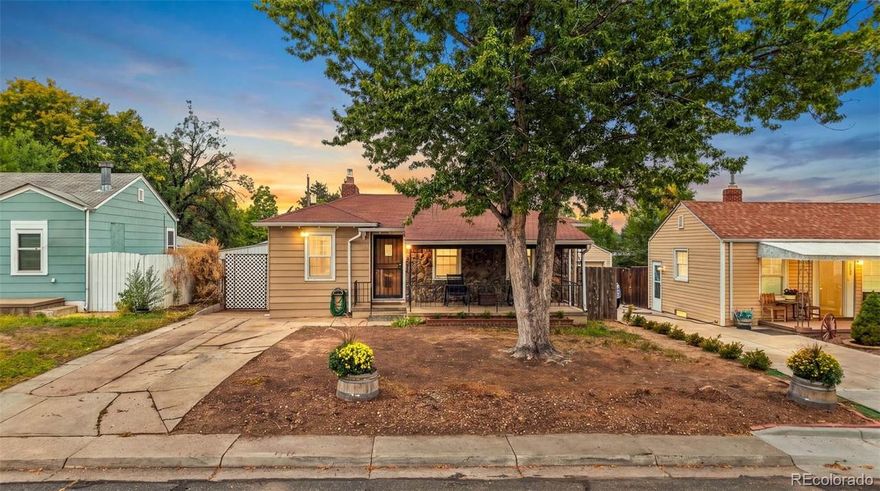 1815 Cook Street - Photo 1