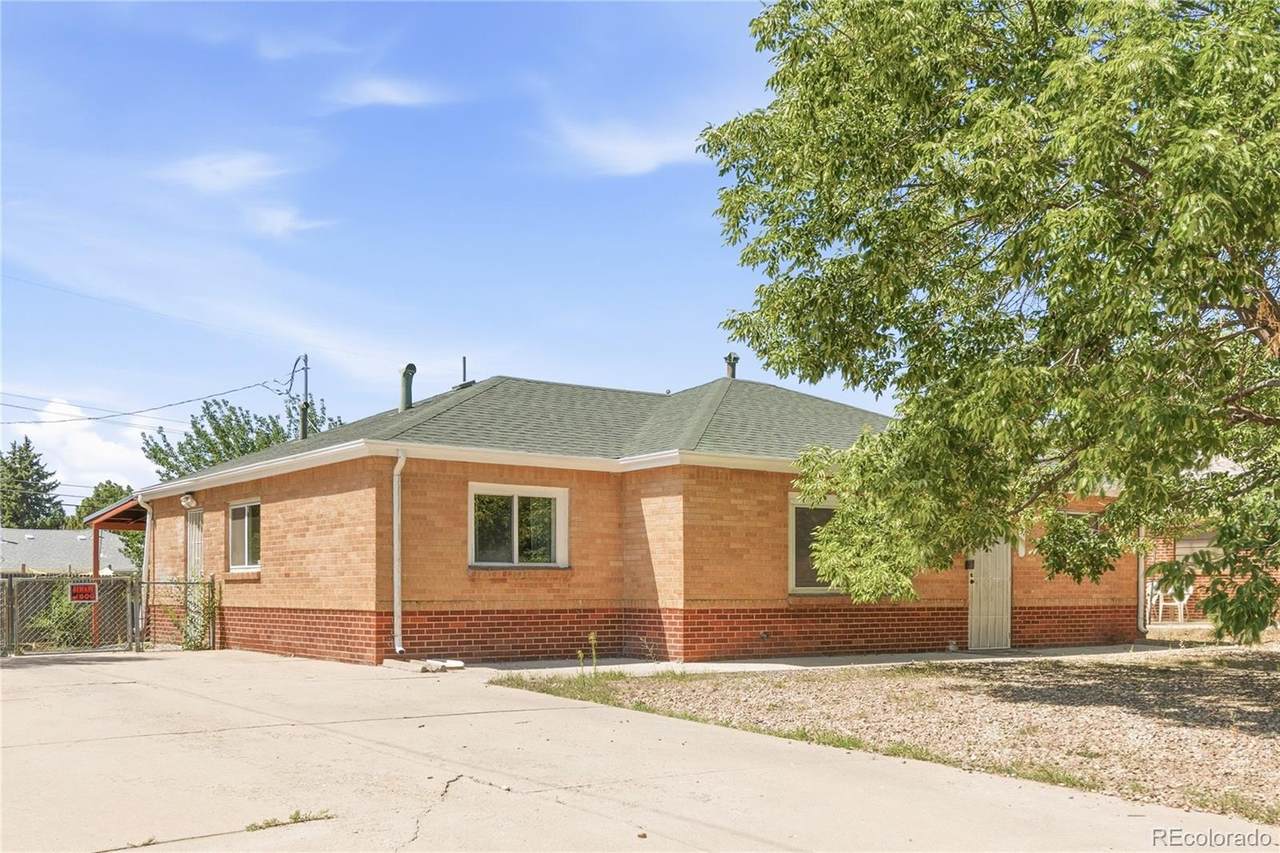 1070 Elm Place - Photo 1