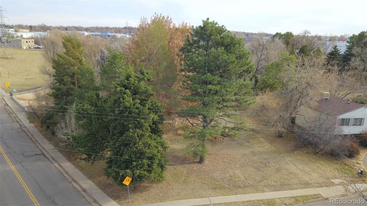 390 Lehow Avenue - Photo 1
