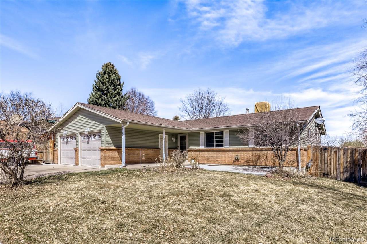 9018 77th Place - Photo 1