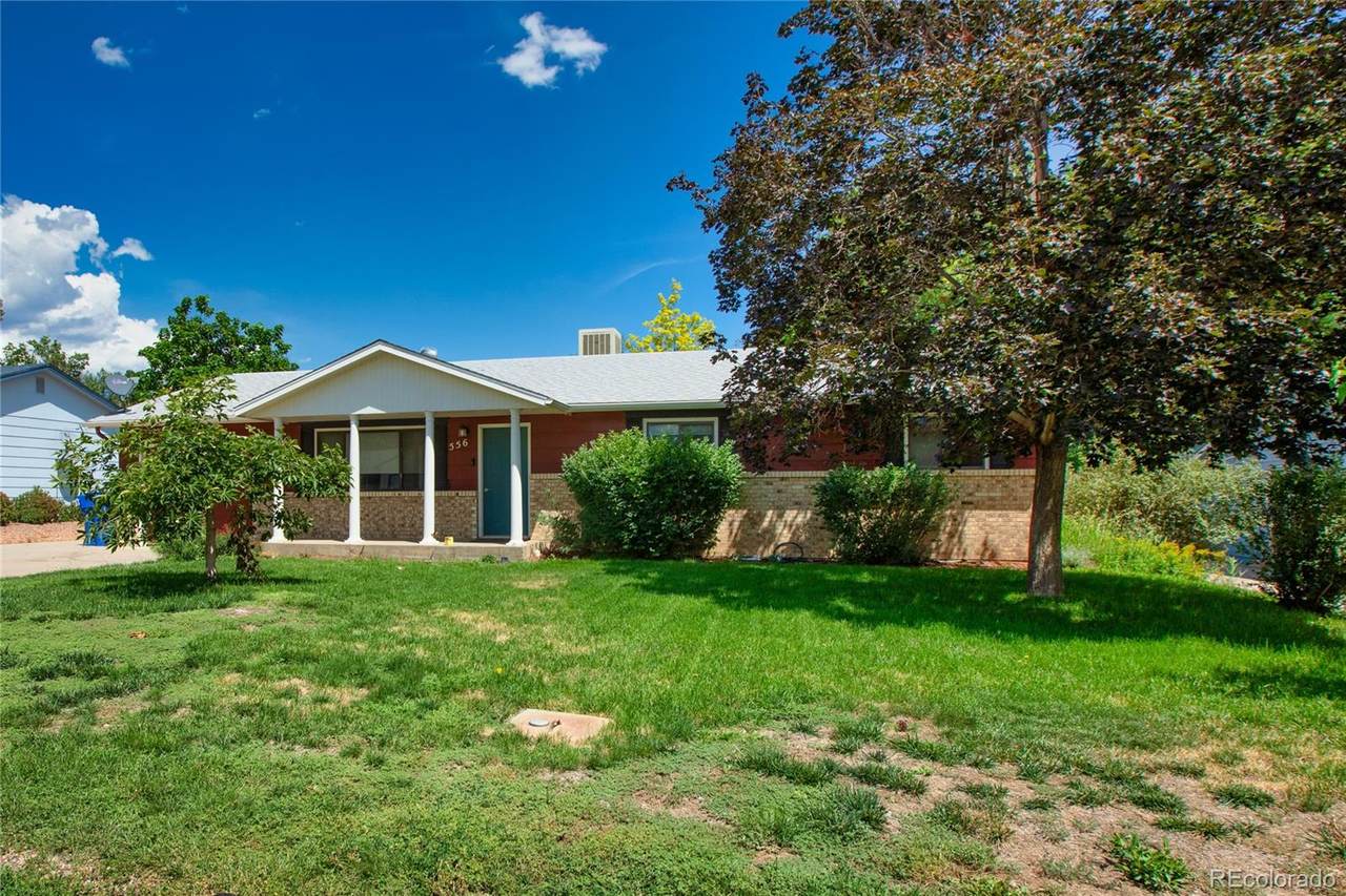 556 Glenmoor Road - Photo 1