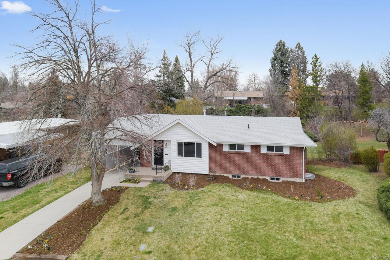 2555 Maplewood Avenue - Photo 1
