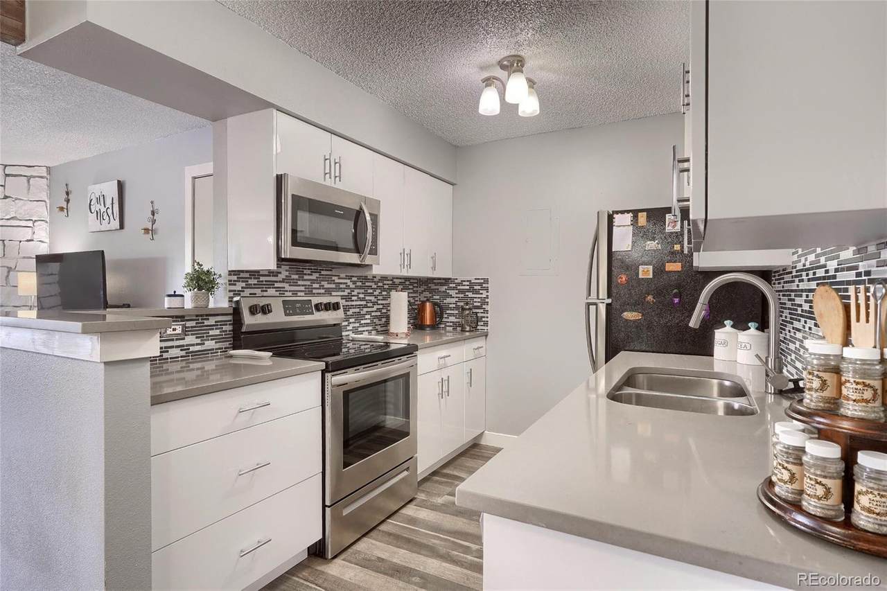 10150 Virginia Avenue - Photo 1