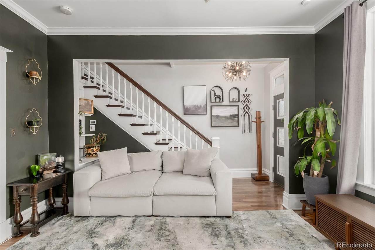 300 Lincoln Street - Photo 1