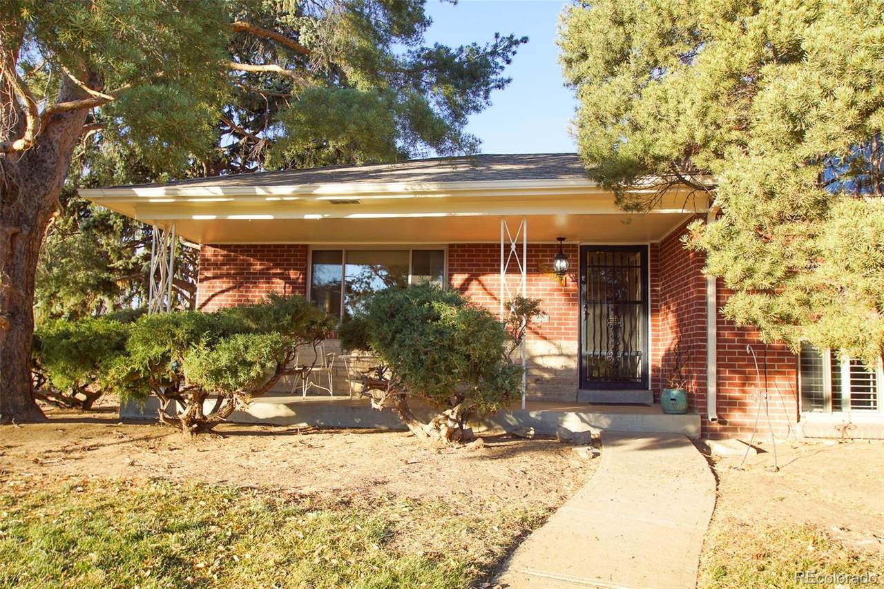 2300 Oakland Street - Photo 1