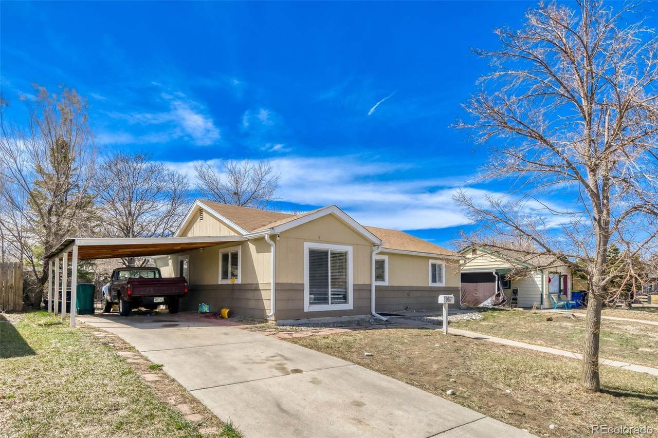 987 Vaughn Street - Photo 1