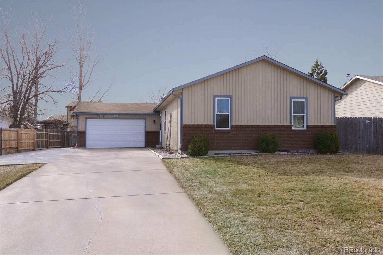 2619 Wyandotte Drive - Photo 1
