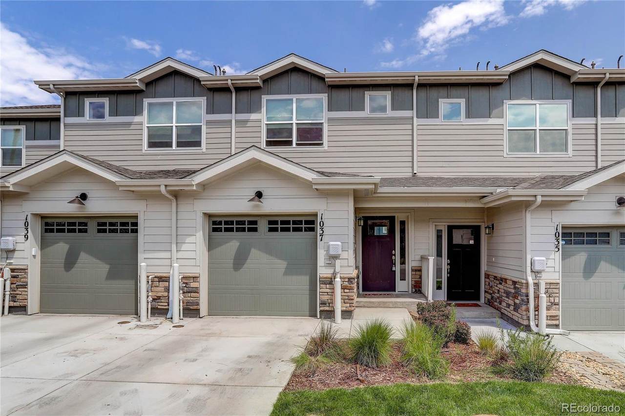1037 Oak Circle - Photo 1