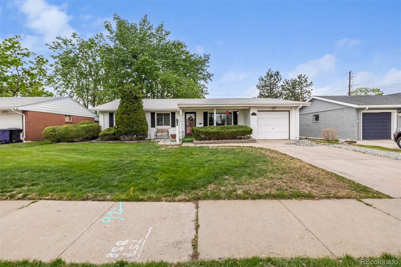 711 Holly Street - Photo 1