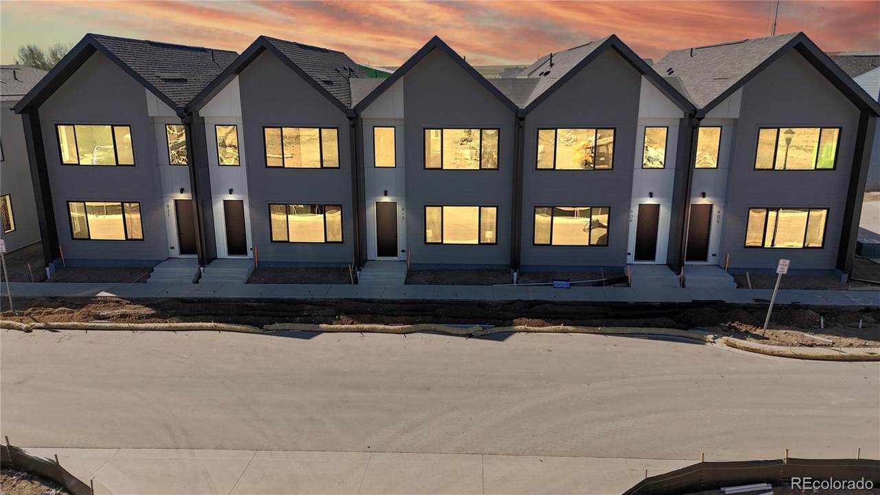 913 Edge Circle - Photo 1