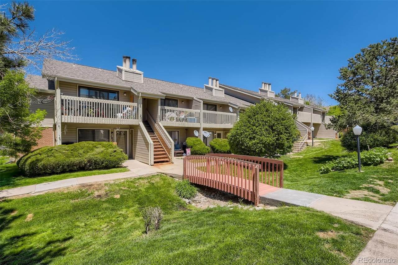 532 Oakwood Drive - Photo 1