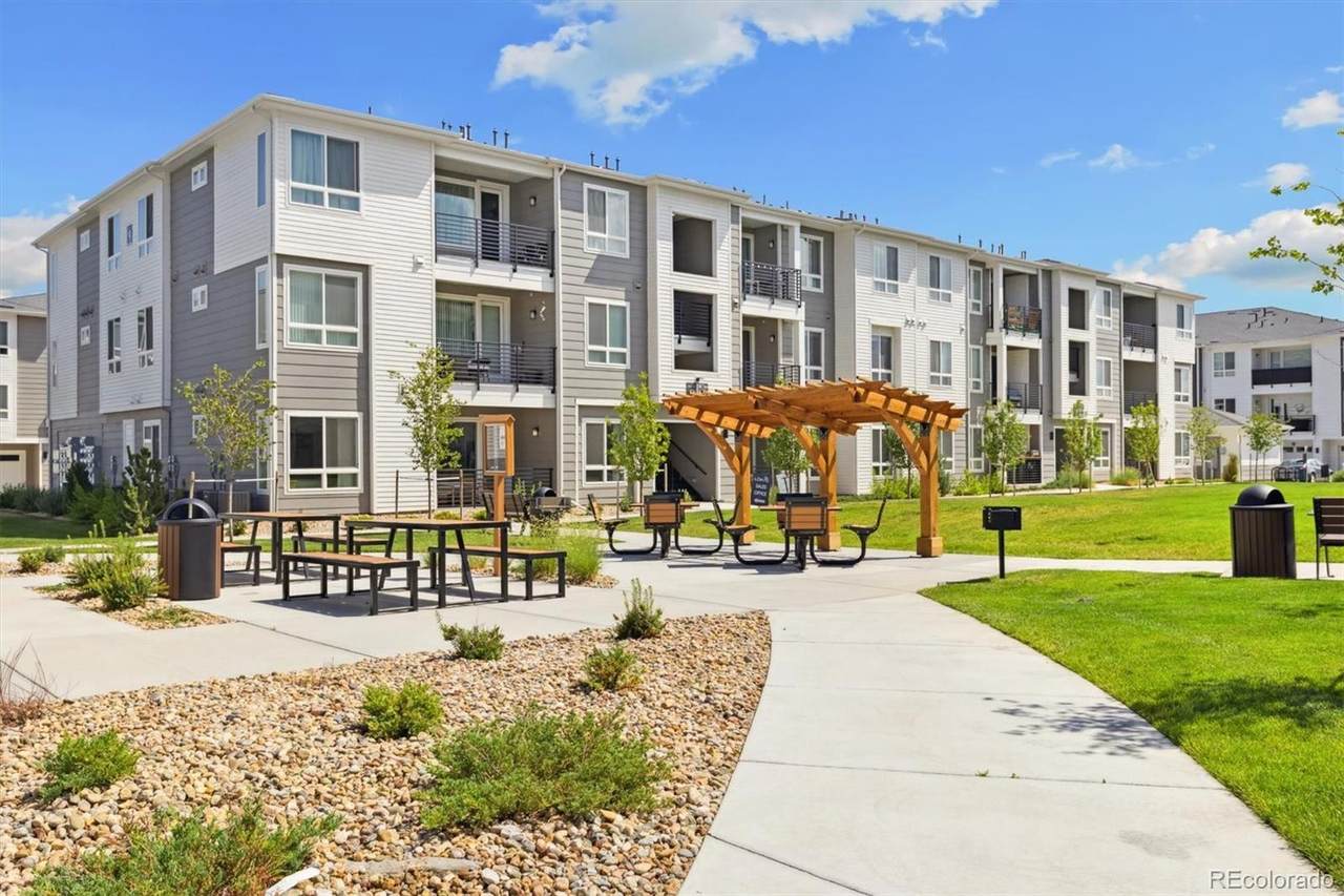 6153 Ceylon Street - Photo 1