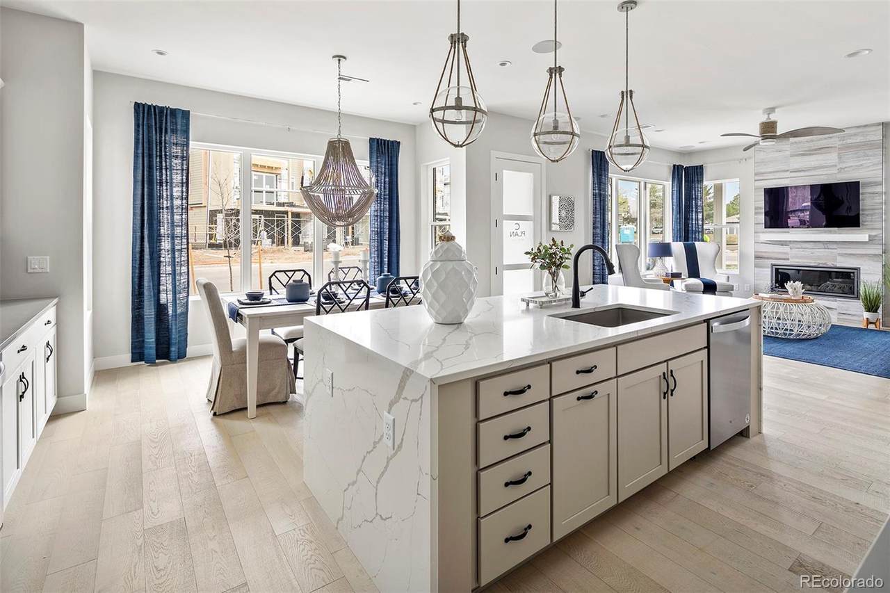 888 Valentia Street - Photo 1