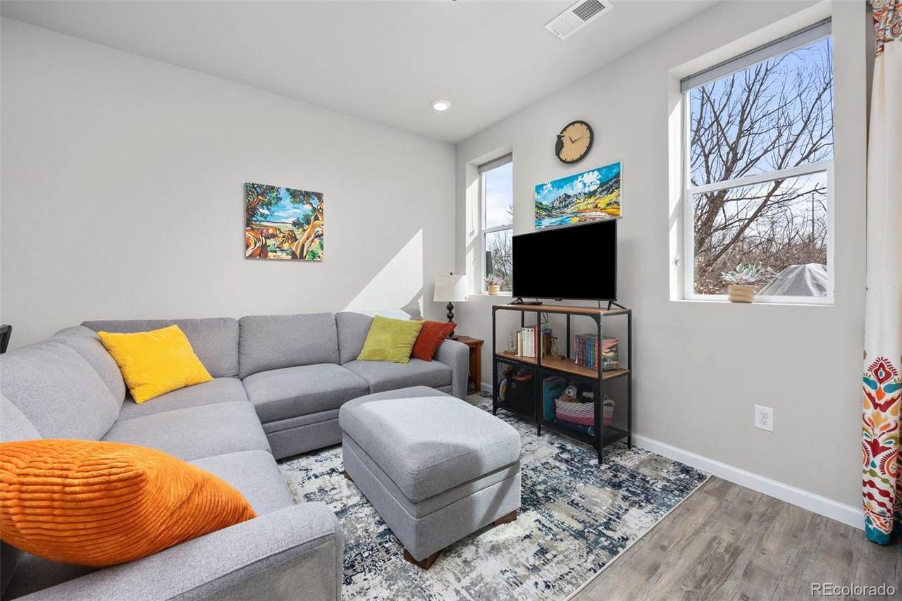 1116 Oak Circle - Photo 1