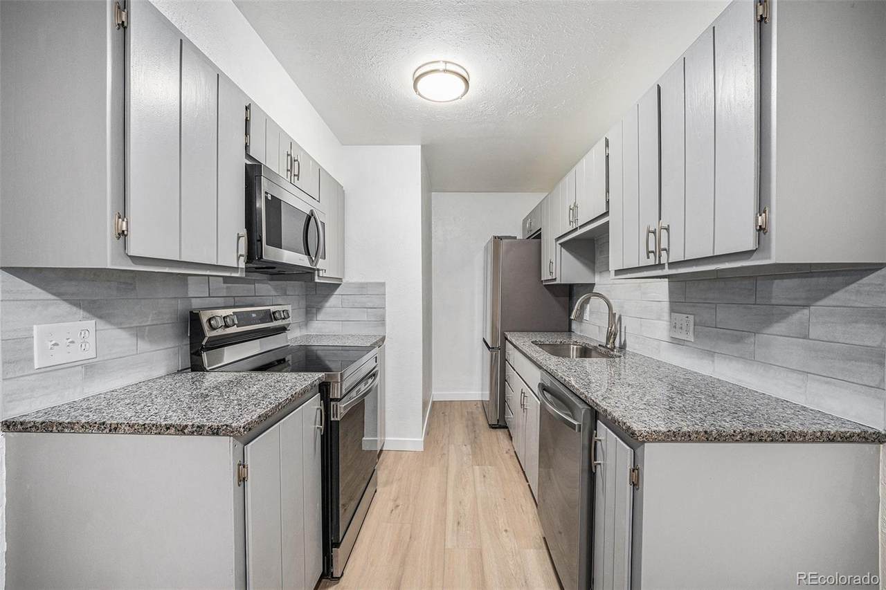 16259 10th Avenue - Photo 1