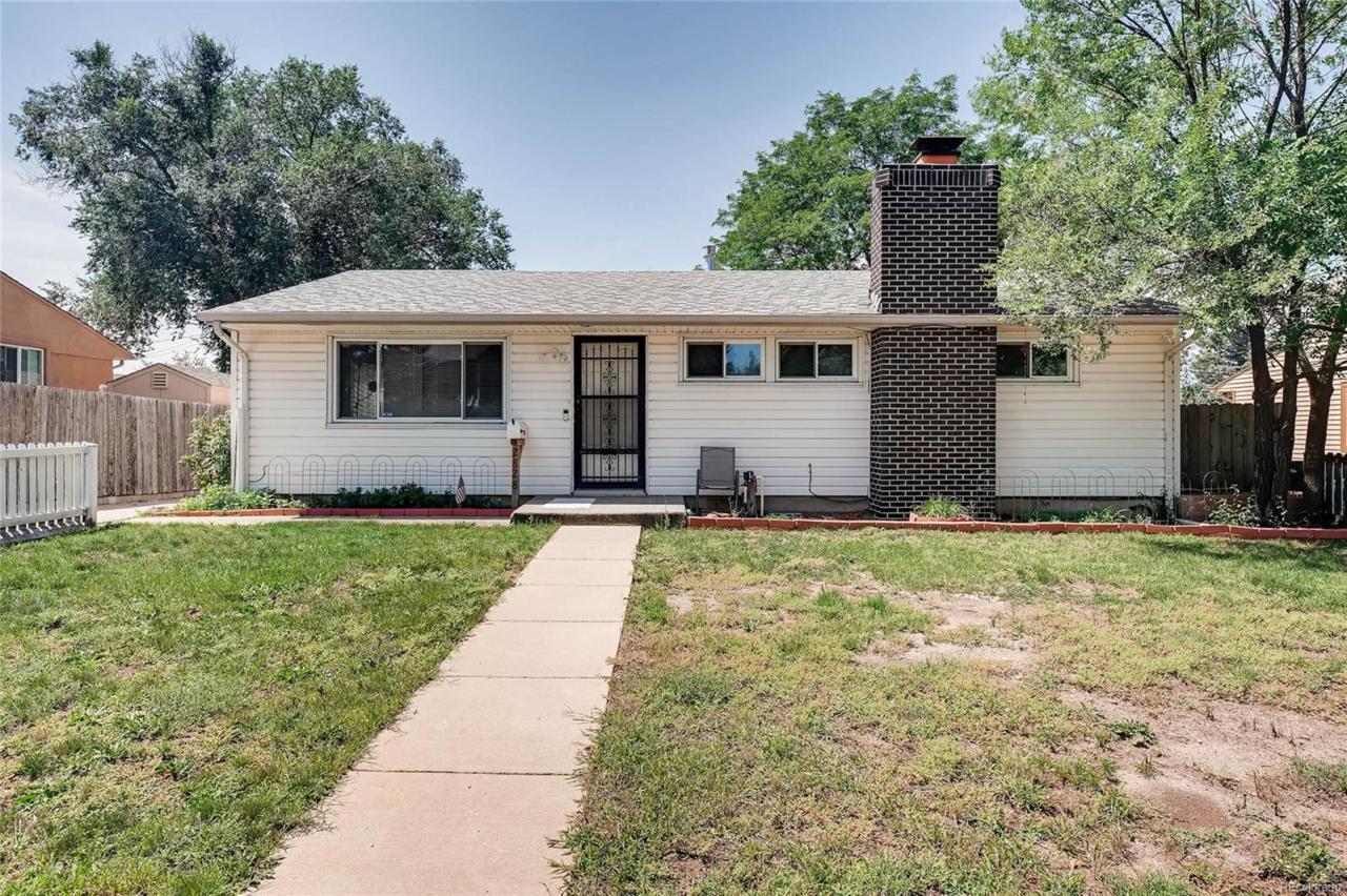 2828 Circle Drive - Photo 1