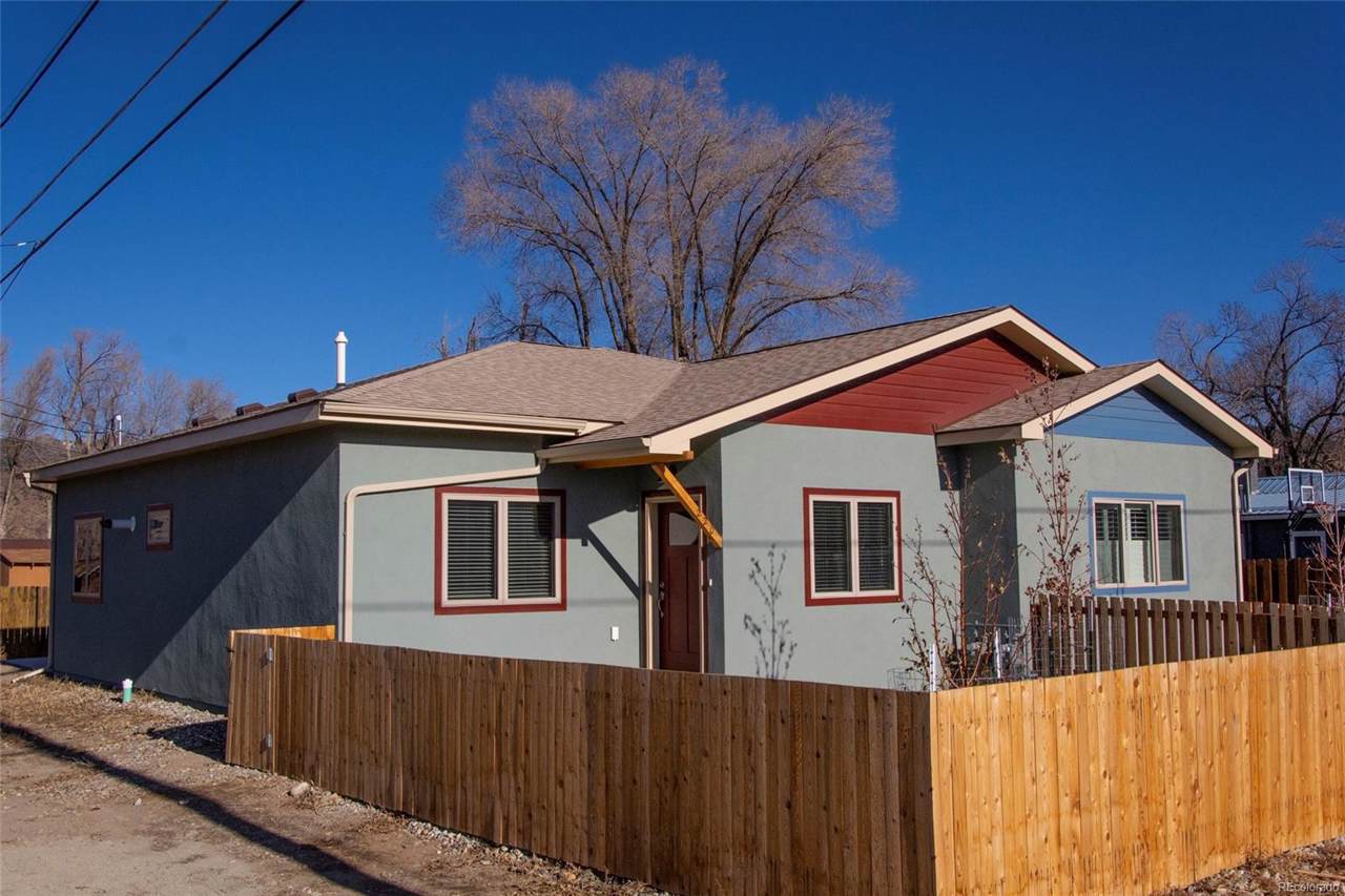220 13th Street - Photo 1