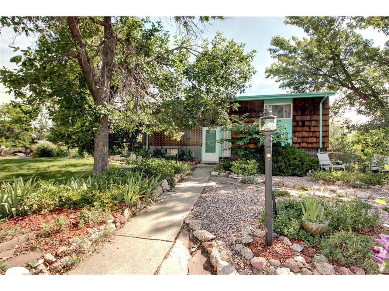 804 Queen Way - Photo 1