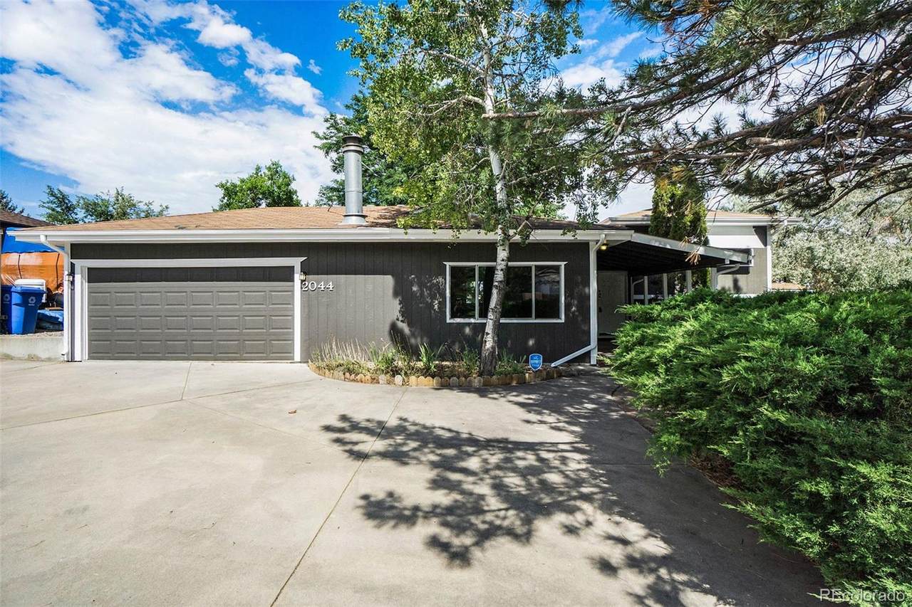 2044 Custer Avenue - Photo 1