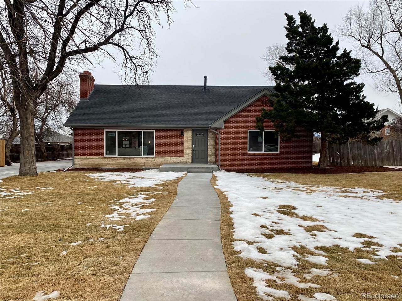 110 Yukon Street - Photo 1