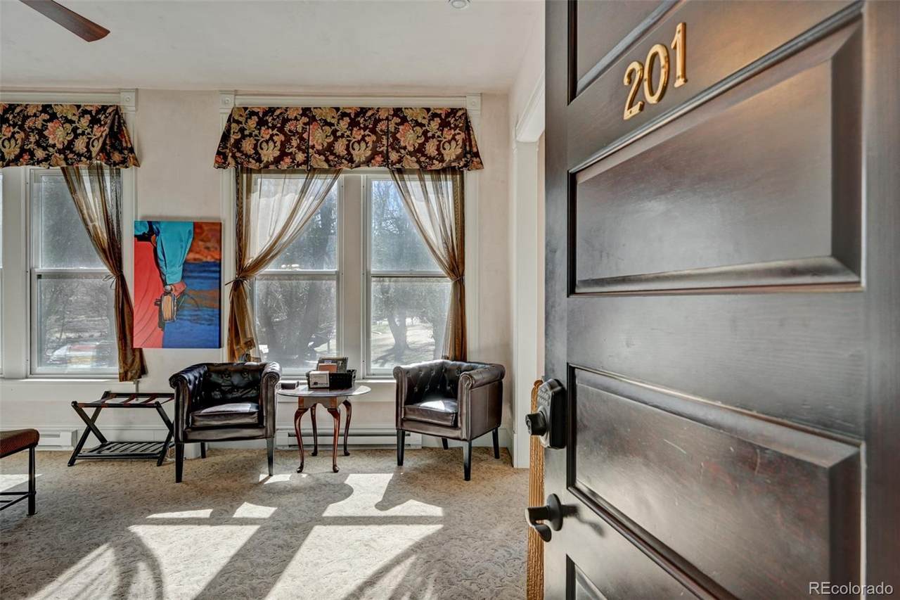 204 F Street - Photo 1