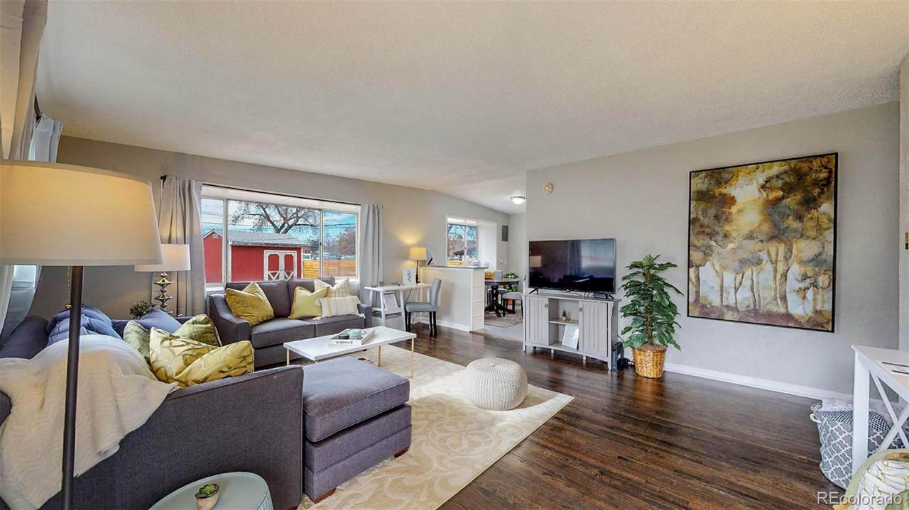 28 Broadmoor Drive - Photo 1