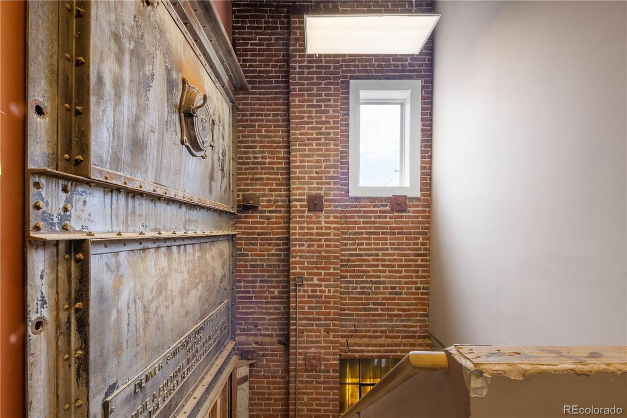 800 8th Avenue - Photo 1