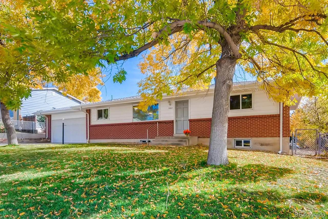 960 Briarwood Drive - Photo 1