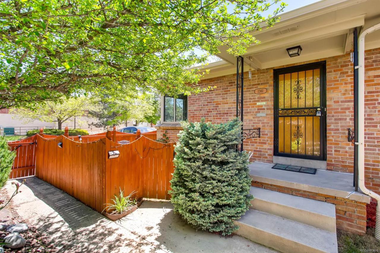 1361 Jasmine Street - Photo 1