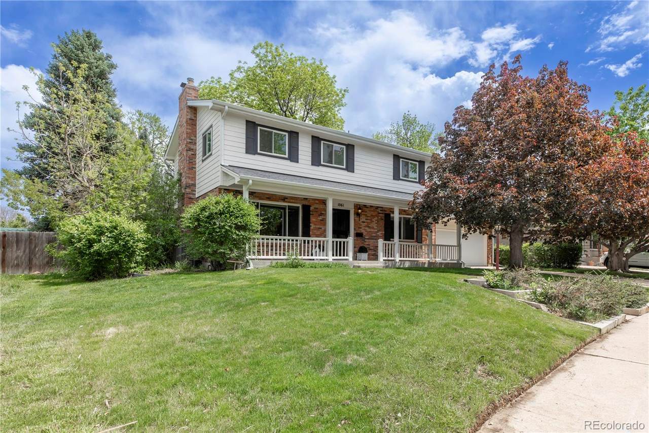 1061 Briarwood Circle - Photo 1