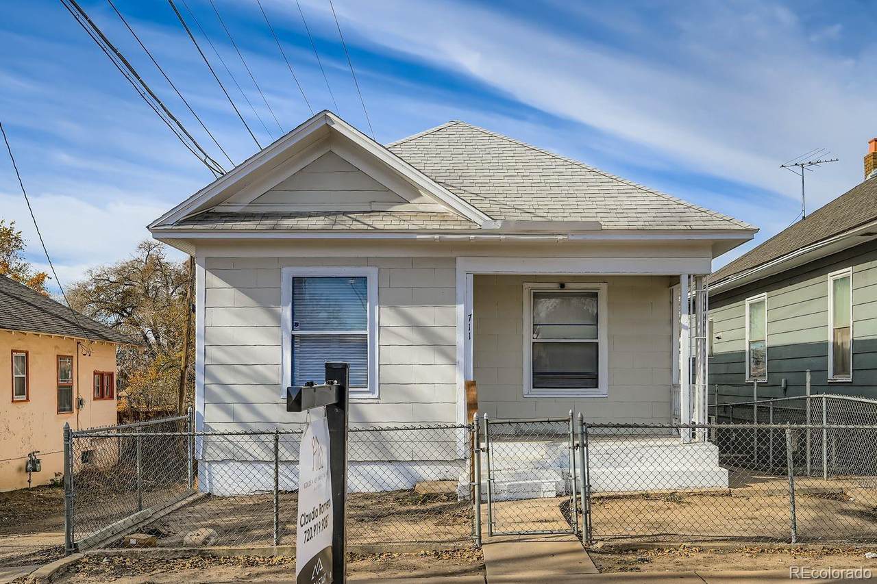 711 Glendale Avenue - Photo 1