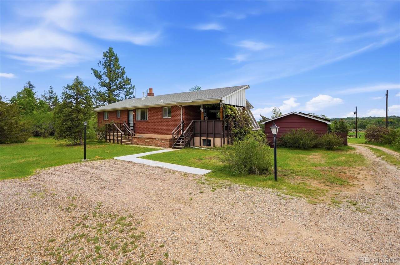 832 Fox Hill Court - Photo 1