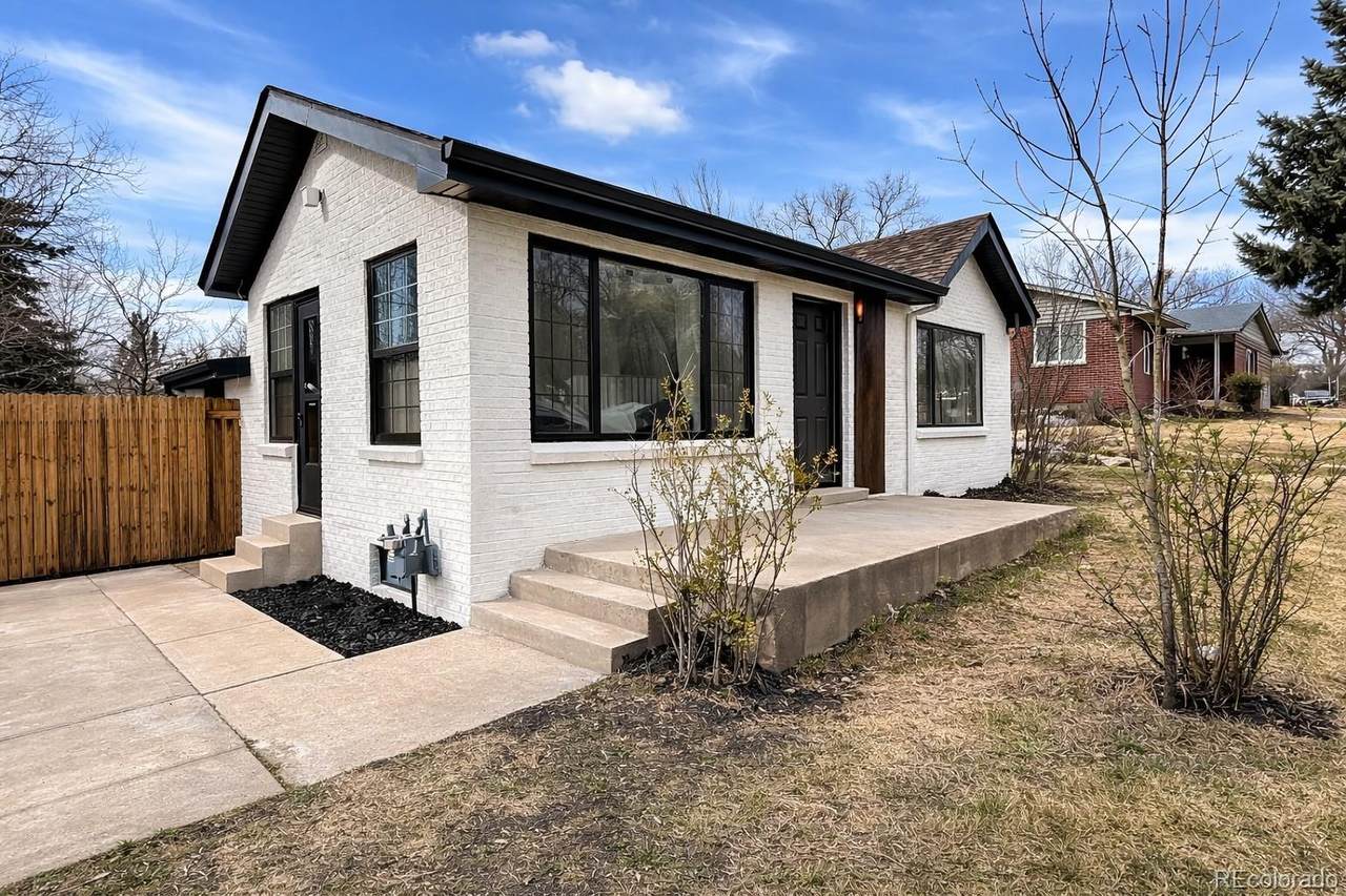 865 Brentwood Street - Photo 1