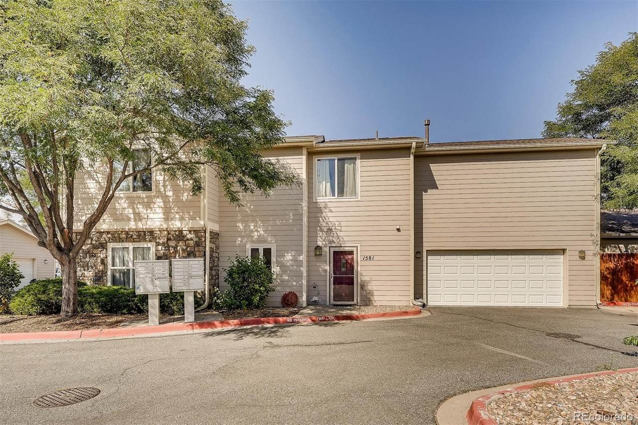 1581 Roseanna Drive - Photo 1