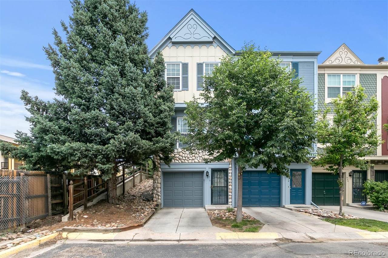 910 Paris Court - Photo 1