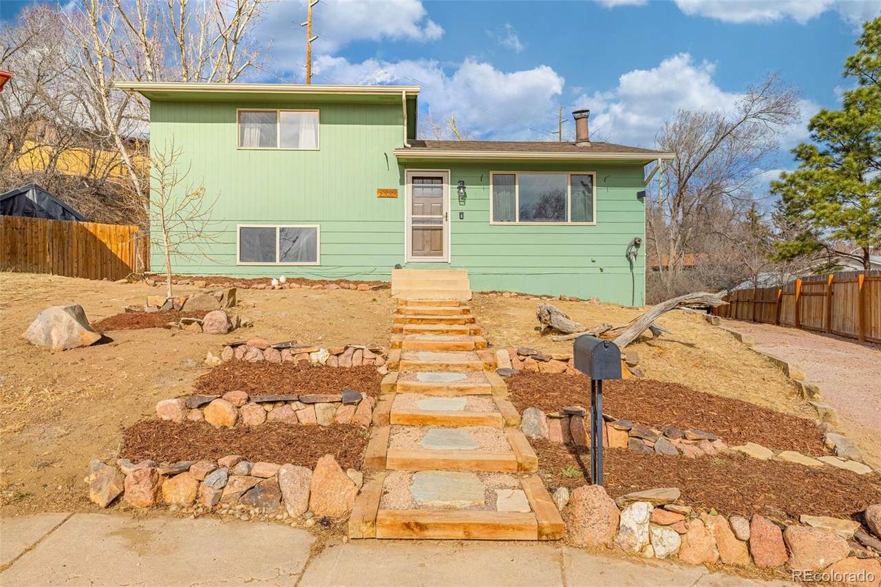 2552 Launcelot Court - Photo 1