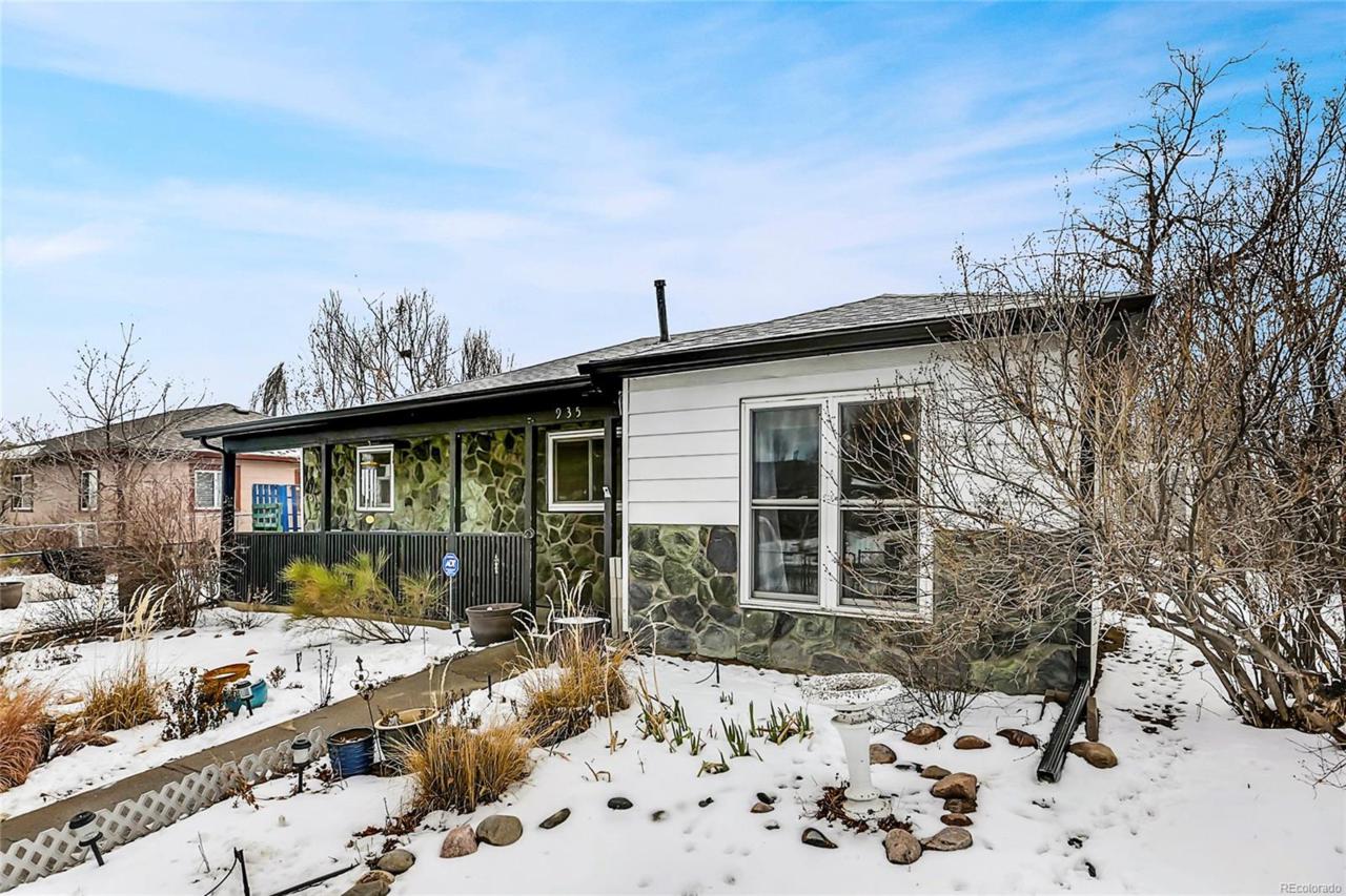 935 Victor Street - Photo 1