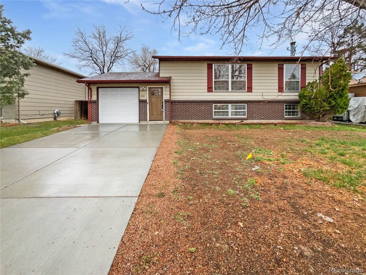 1045 Mobile Street - Photo 1