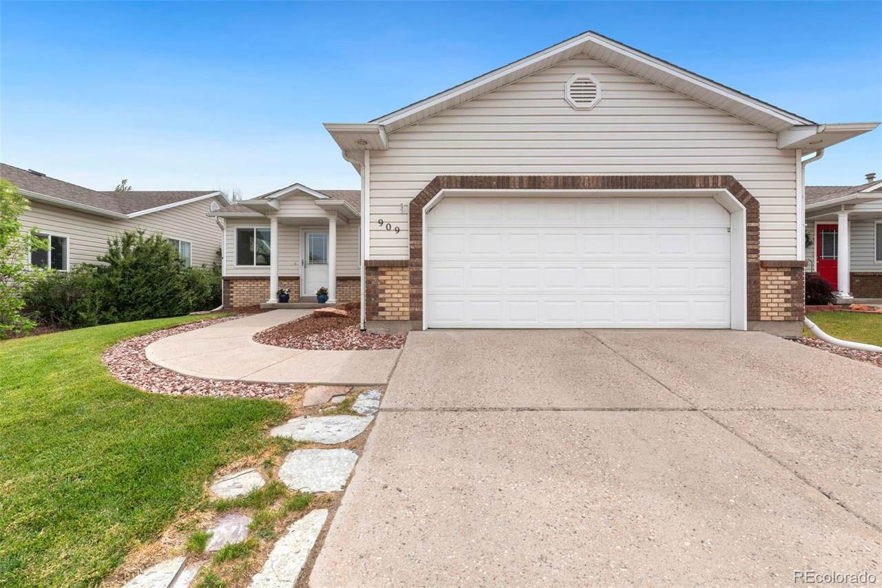 909 Thornhill Place - Photo 1